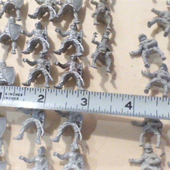 Huge Lot of LEAD Figures Lead WARRIORS Lead Men Unpainted Lead Figurines Dungeon - Picture 8 of 15